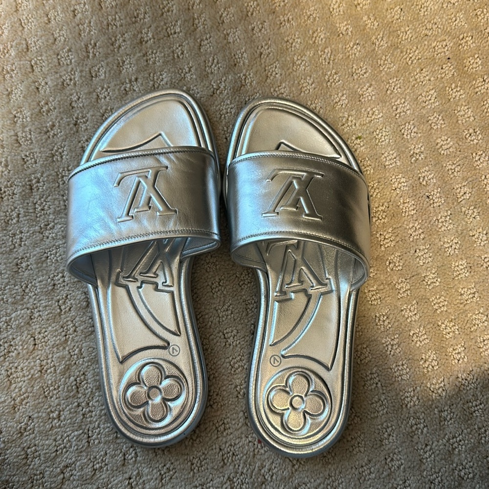 LOUIS VUITTON W'S MAGNETIC FLAT MULE- BRAND NEW
